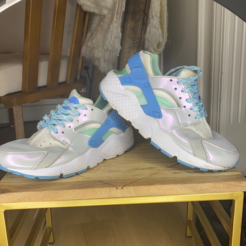 Nike hurache sneakers